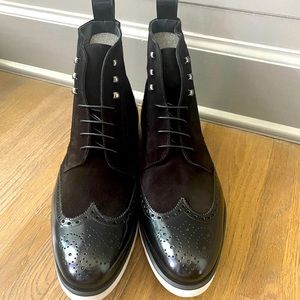 US Mens 12.5 Wingtip Suede and Leather Casual Military Boot. BRAND NEW IN BOX